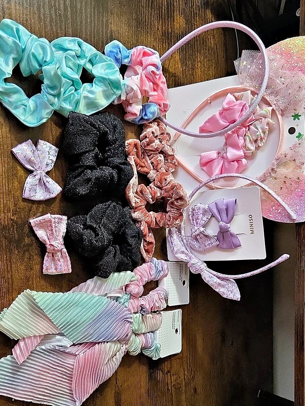 Miniso Assorted Hair Accessories Pink & Black